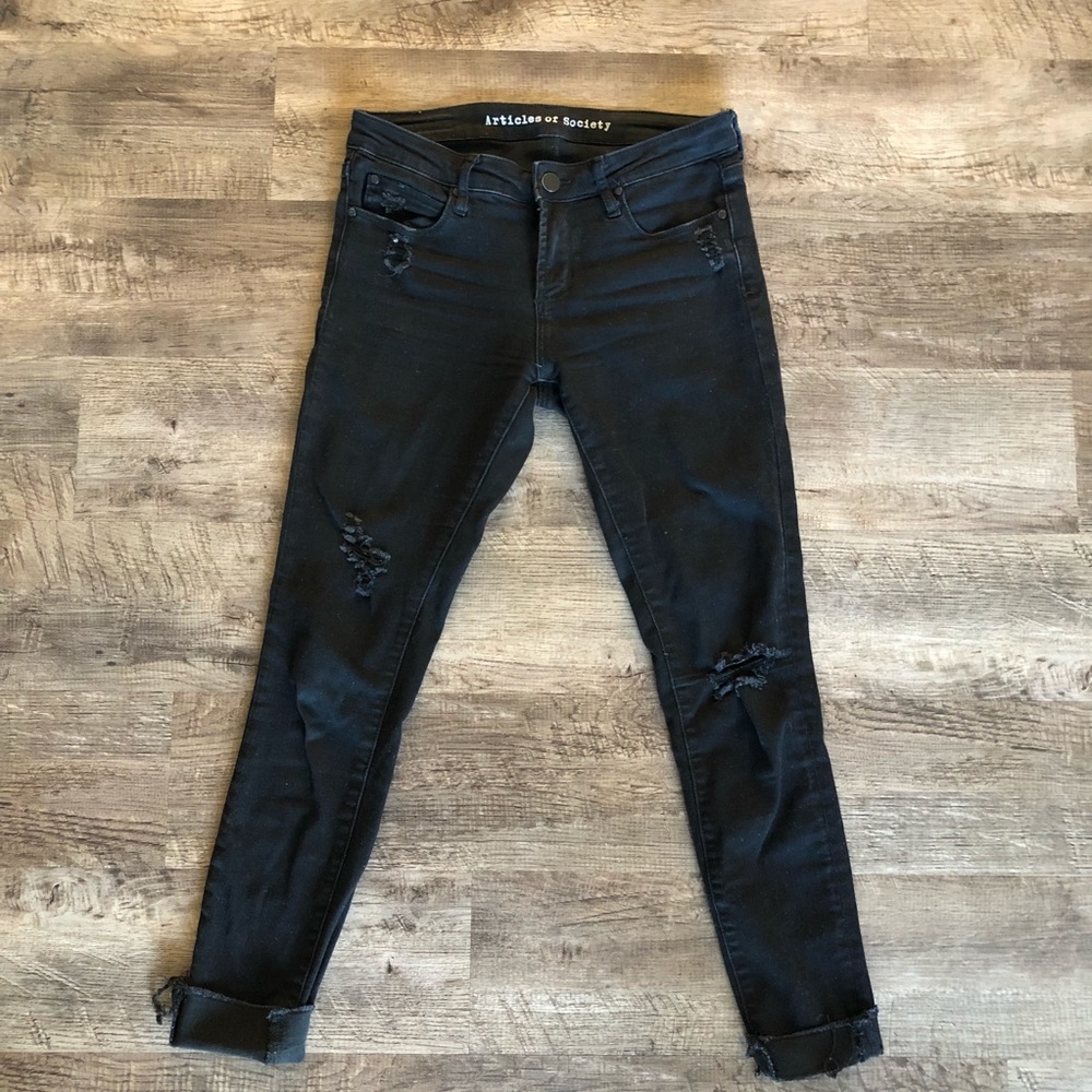 Black skinny crop jeans.